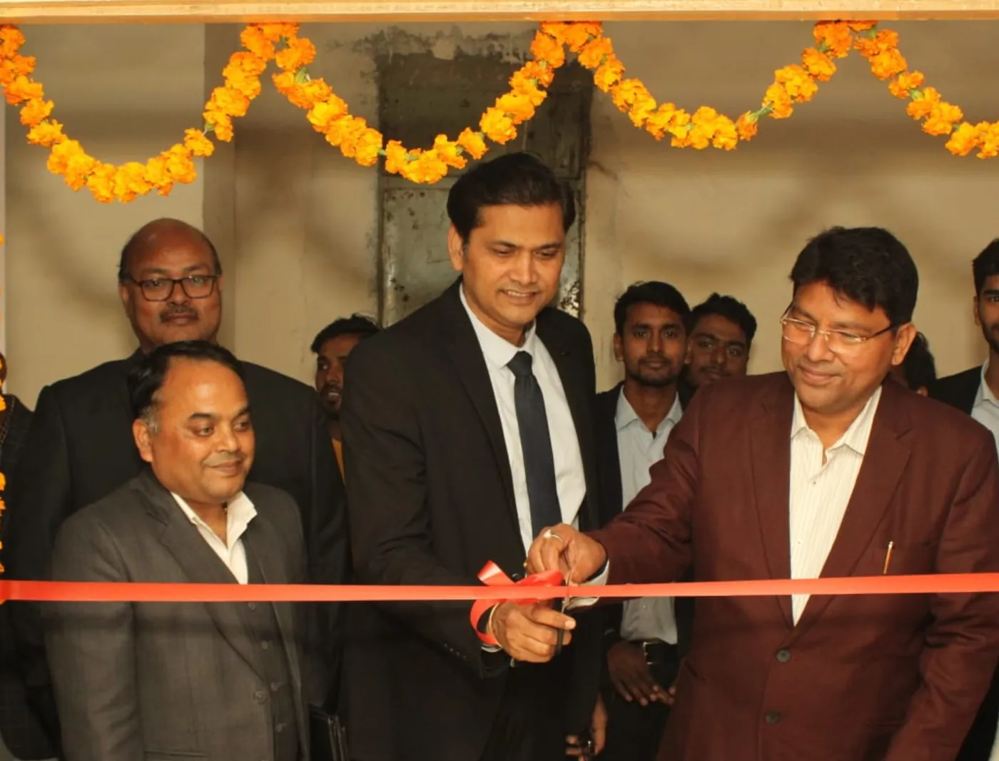 Ribbon cutting at the GNIOT Center of Excellence lab
